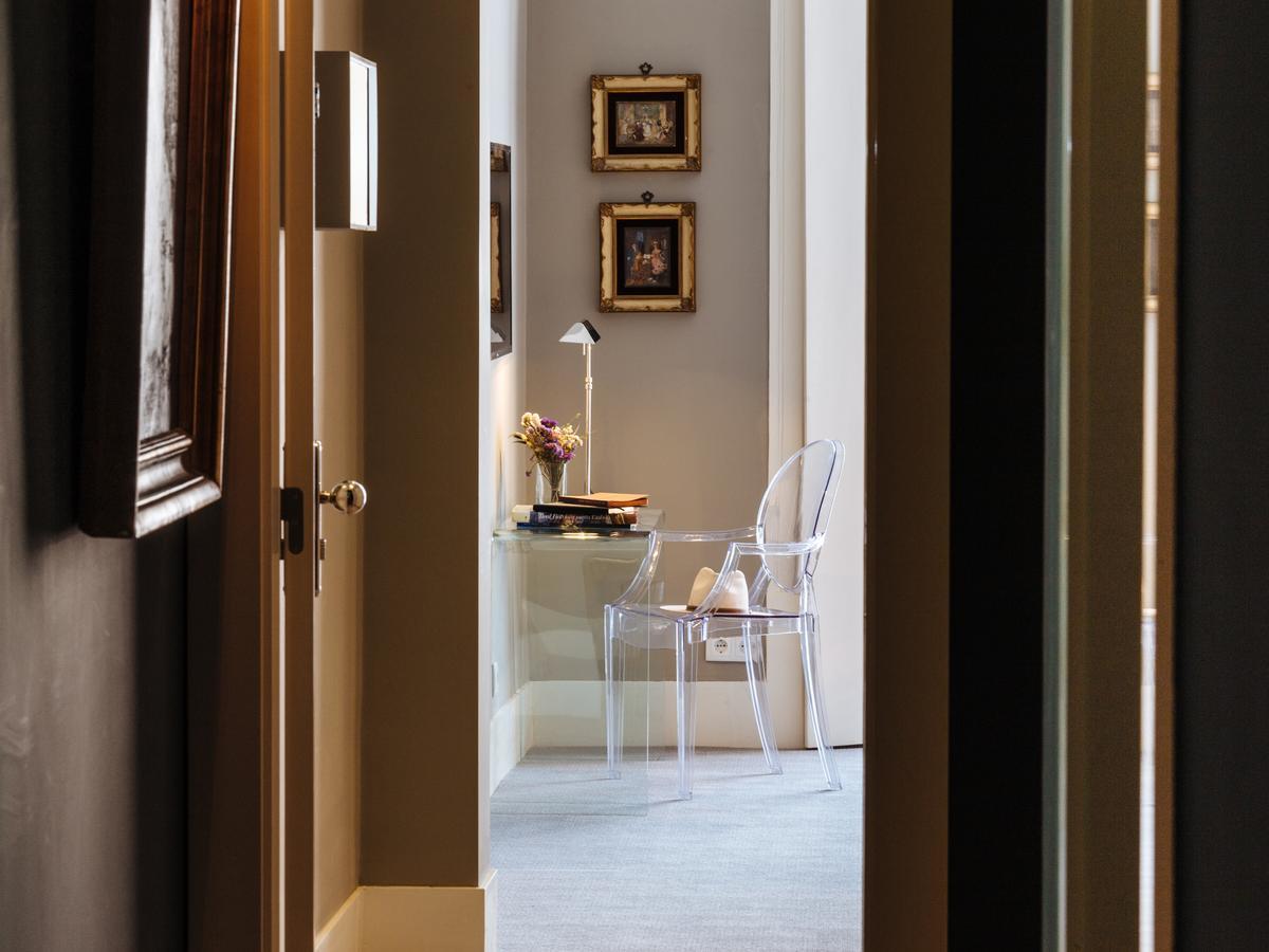 Dear - Gallery House Lissabon